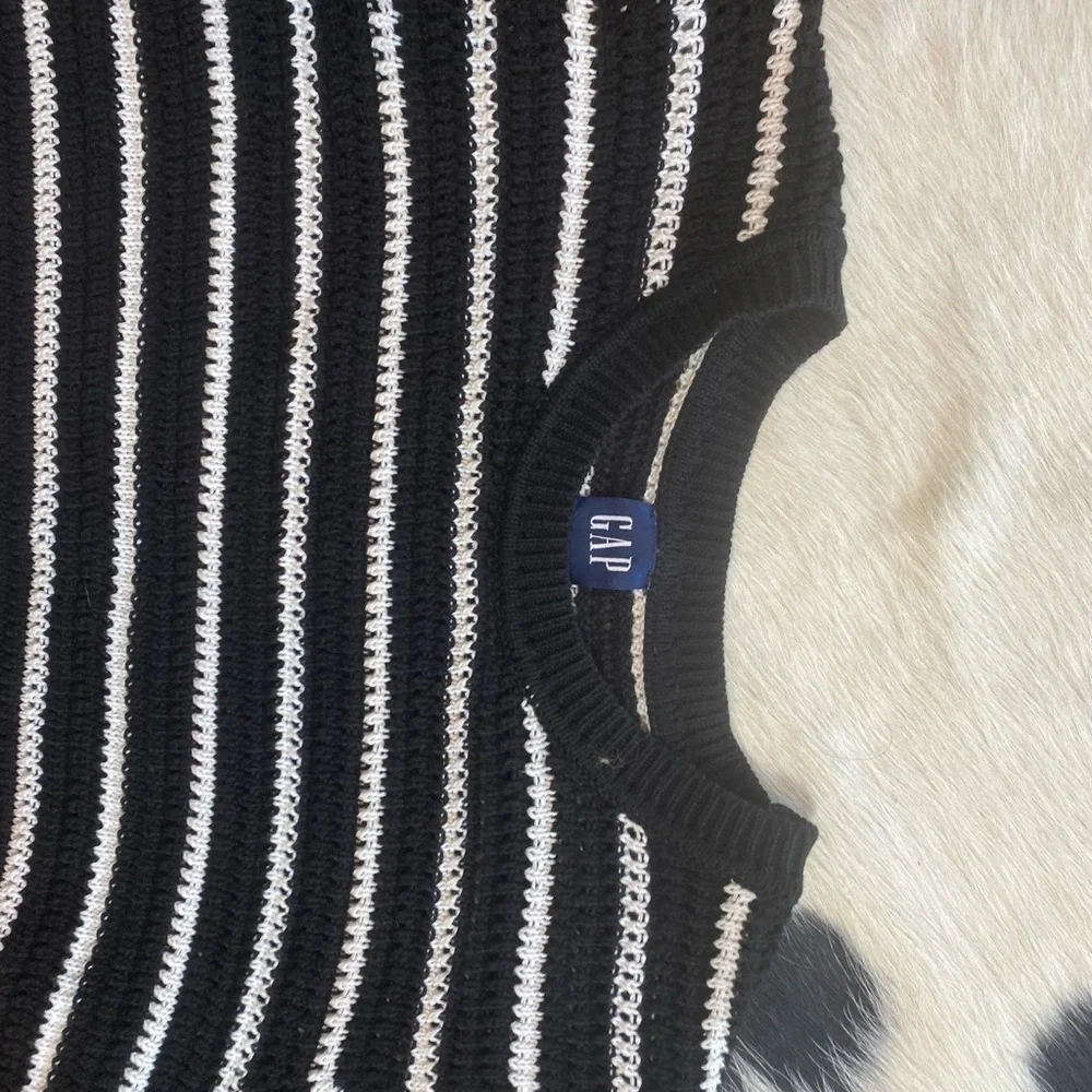 Crochet black and white striped midi dress - Picture 6 of 7